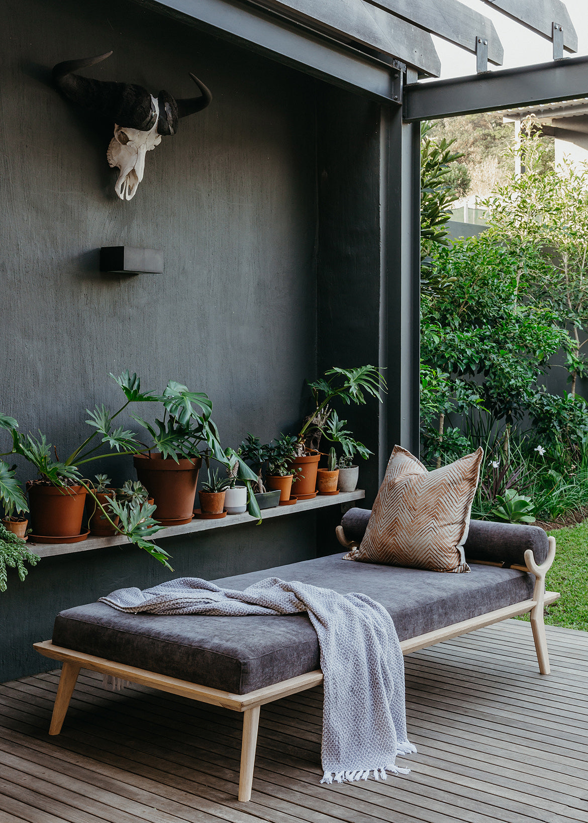 Chameleon Daybed