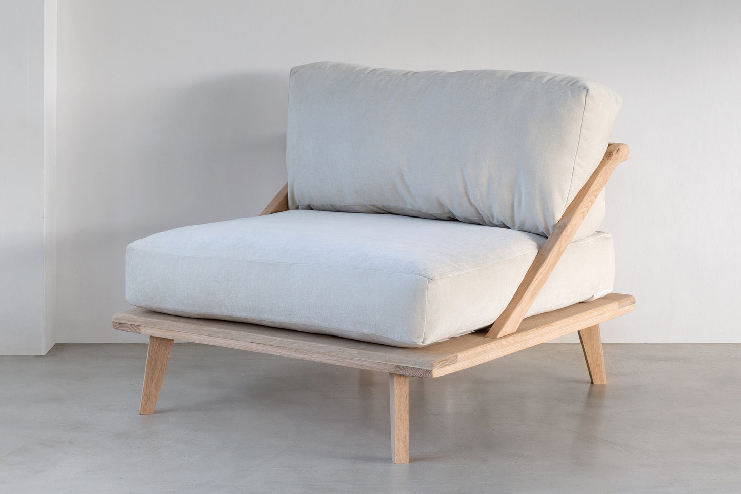 Supine Lounger Single